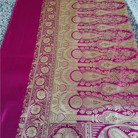 Exquisite Banarasi Art Silk Saree: Handcrafted Elegance in Kanchipuram Silk - Picture 6 of 10